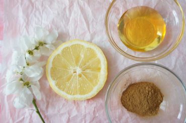 Honig, Zimt und Zitrone Gesichtsreinigung