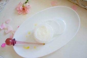 DIY Sommerpflege: Gesichtscreme mit Aloe Vera und Wildrosenöl